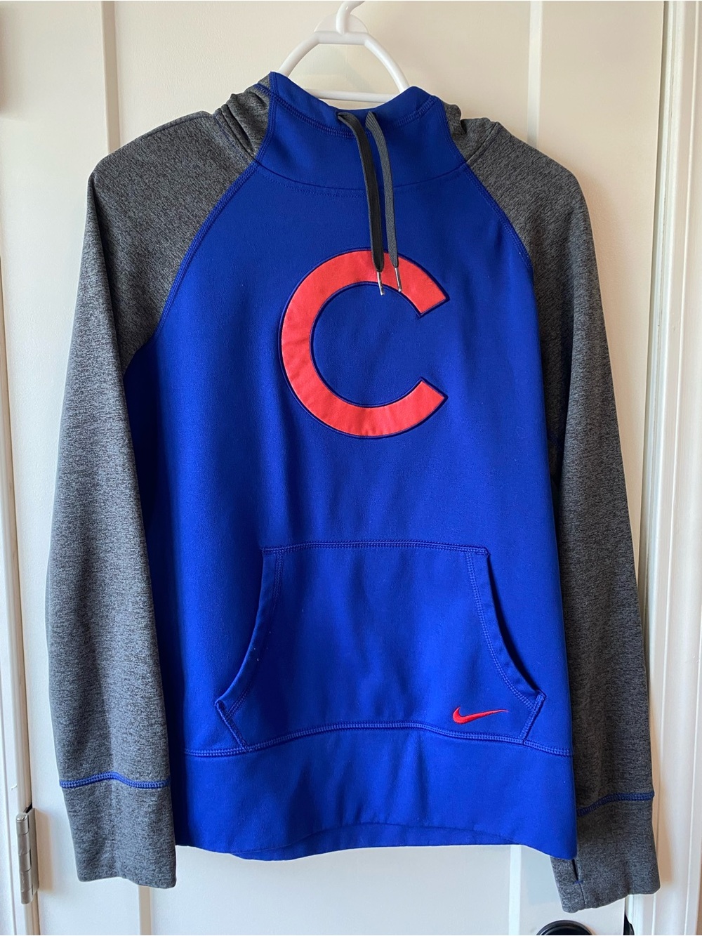 Chicago Cubs Women’s Nike Pullover Hoodie